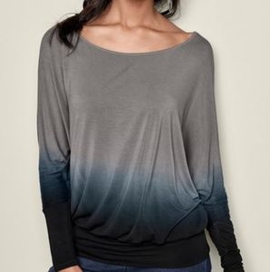 *NWOT* Beautiful Ombre top with bat sleeves